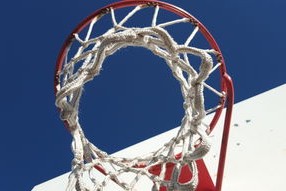 华体会真人体育娱乐-球队在季后赛中凭借顽强防守创造爆冷机会，球队在季后赛中凭借顽强防守创造爆冷机会的是谁