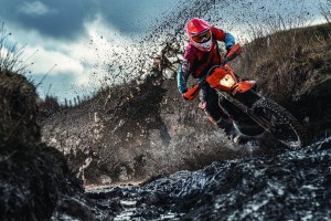 华体会体育官网登录-切尔西未能打破卡拉巴赫防线，2-2战平未能锁定胜局，切尔西2比2巴萨全场