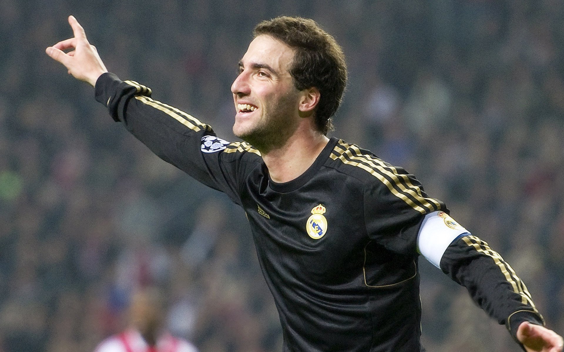 福登与哈兰德的配合数据被战术团队记录分析，福登和哈兰德